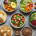 Schnelle Rezepte Vegan: Eine bunte Auswahl an leckeren Gerichten, von Bowls über Snacks und Suppen bis zu Salaten und Süßspeisen.